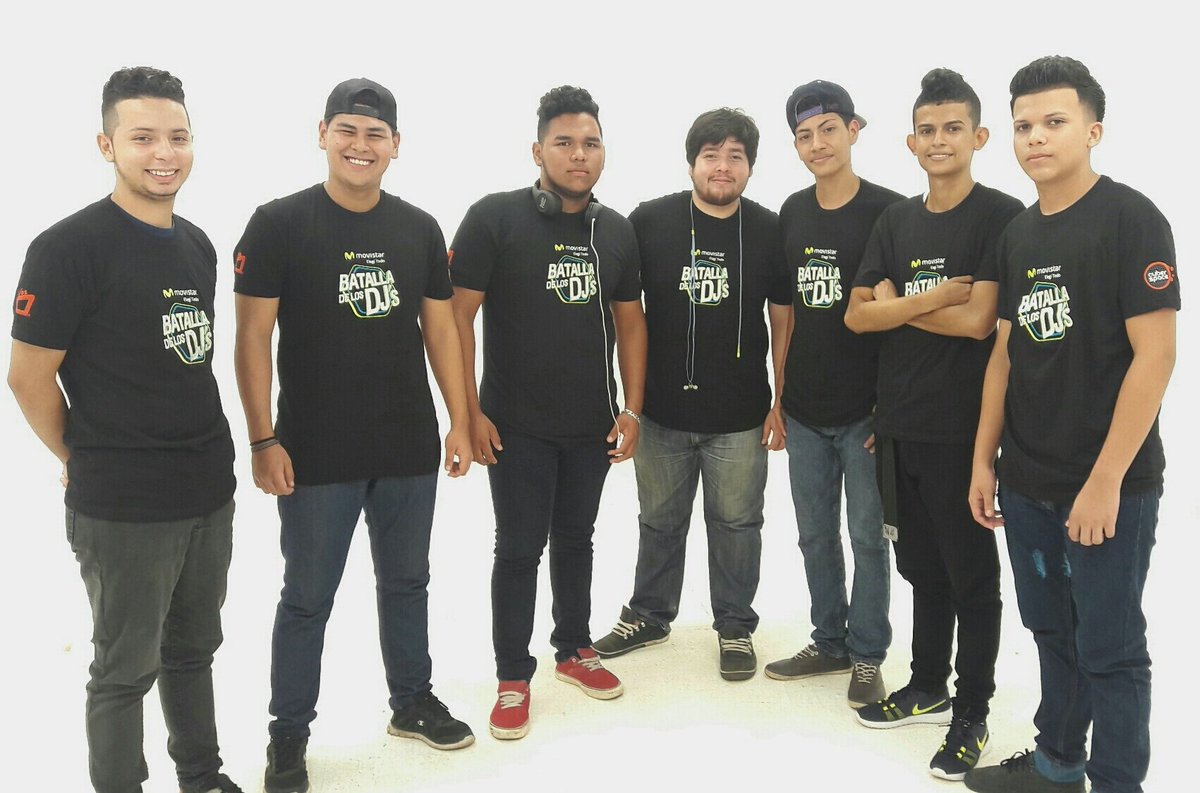 VOSTV's tweet photo. ¡En pocos minutos daremos inicio!
¿Ya escogiste a tu favorito?  😎🎵🎧
#MovistarEnVivo #BatallaDeLosDjs https://t.co/SK7bDz0q15
