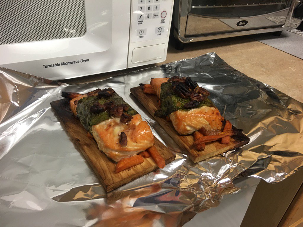 cliffs_plumbing's tweet photo. Healthy lunch Friday @cliffs_plumbing . #chefstacy https://t.co/lmOl57Lukj