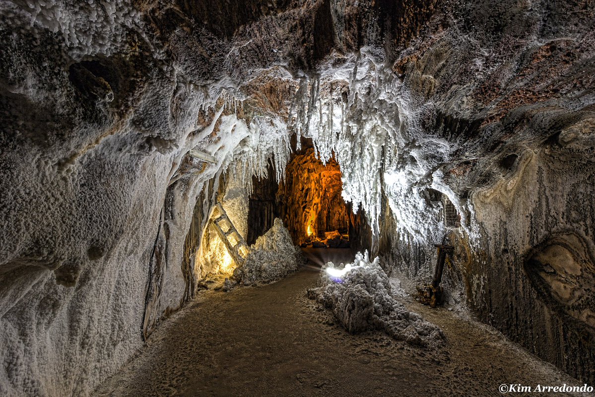 Acomiadem la jornada amb aquesta imatge de les mines de Sal de #Cardona! És de <a href="/CatalunyaImage/">Catalunya Image</a>. Bon cap de setmana!