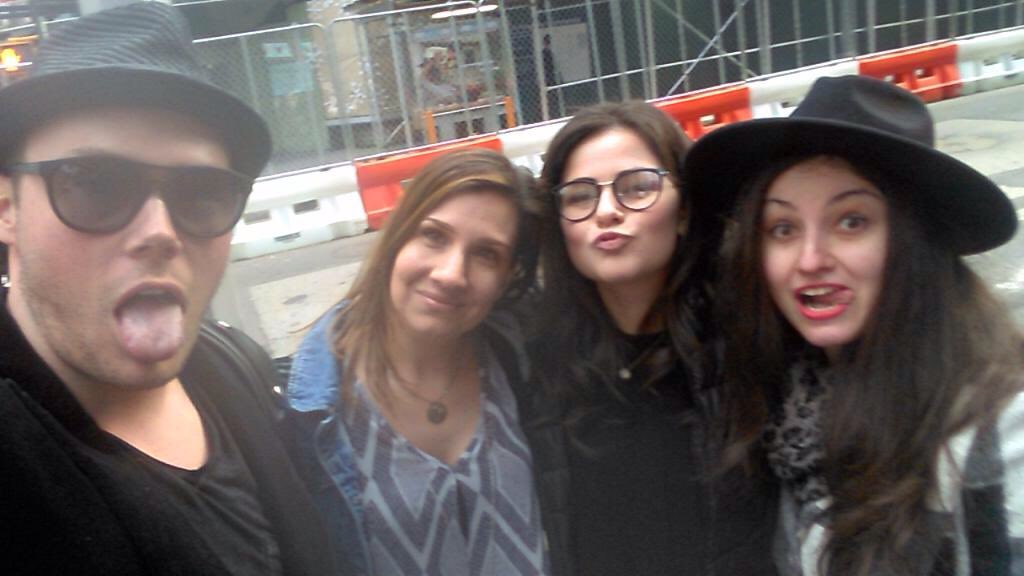 JTSimonFam's tweet photo. #tb 😂😂😂 #nexttimeimgettingglarefreeglasses 

@l_vals @TheJTSimon @_metsgirlie_ https://t.co/9UAQUfPEDw