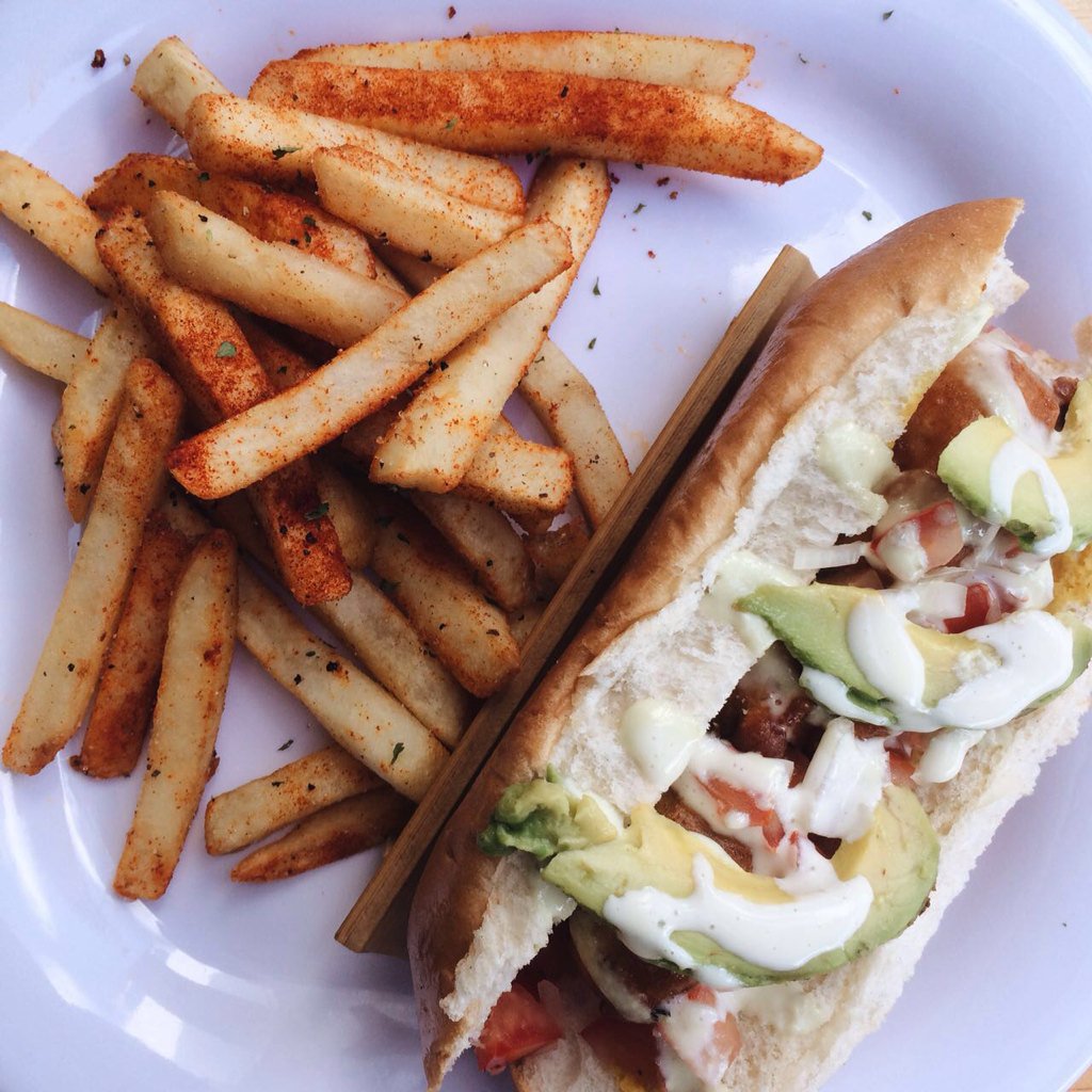 FishandFries_Mx's tweet photo. Buenos días☀️🌴🌊
Seguimos con el paquete de #fishdogs + papas sólo en #FishAndFries
@ComerEnCancun @foodcancun https://t.co/PfjP6L7DNg