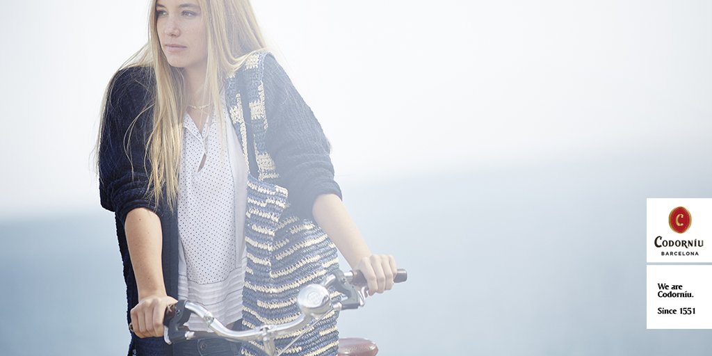 We love looking out to the seashore - made better with Codorniu!

#WeAreCodorniu

#WineTime #SummerWine #Wine