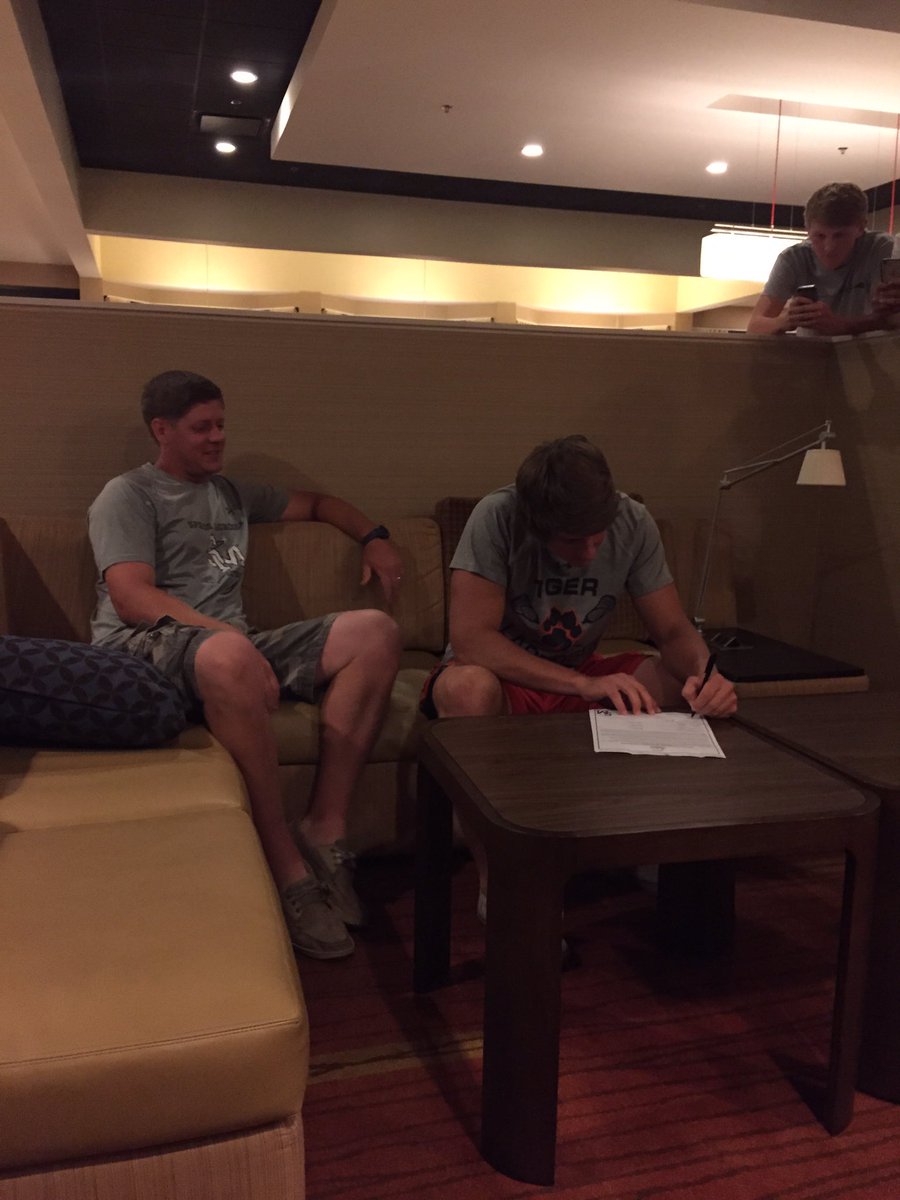 TheBrookeKroupa's tweet image. A little late but I'm so proud of my brother for officially assigning to play lacrosse at University of Saint Mary!