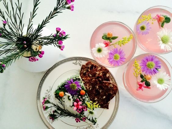 WhitneyEve's tweet photo. All floral everything! https://t.co/bGGnl2sdPP