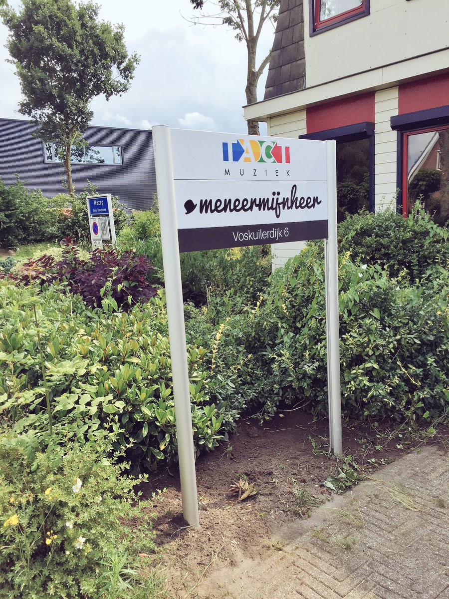MeneerMijnheer's tweet photo. welkom aan de #voskuilerdijk https://t.co/U48QJZrNmU