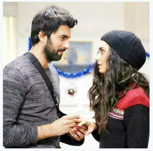 kwanvicyprince5's tweet photo. One years this moment komiser & singnorina #Elmerce #EnginAkyurek #TubaBüyüküstün #KaraParaAşk. Unconditional love https://t.co/2UR6q5HCTs