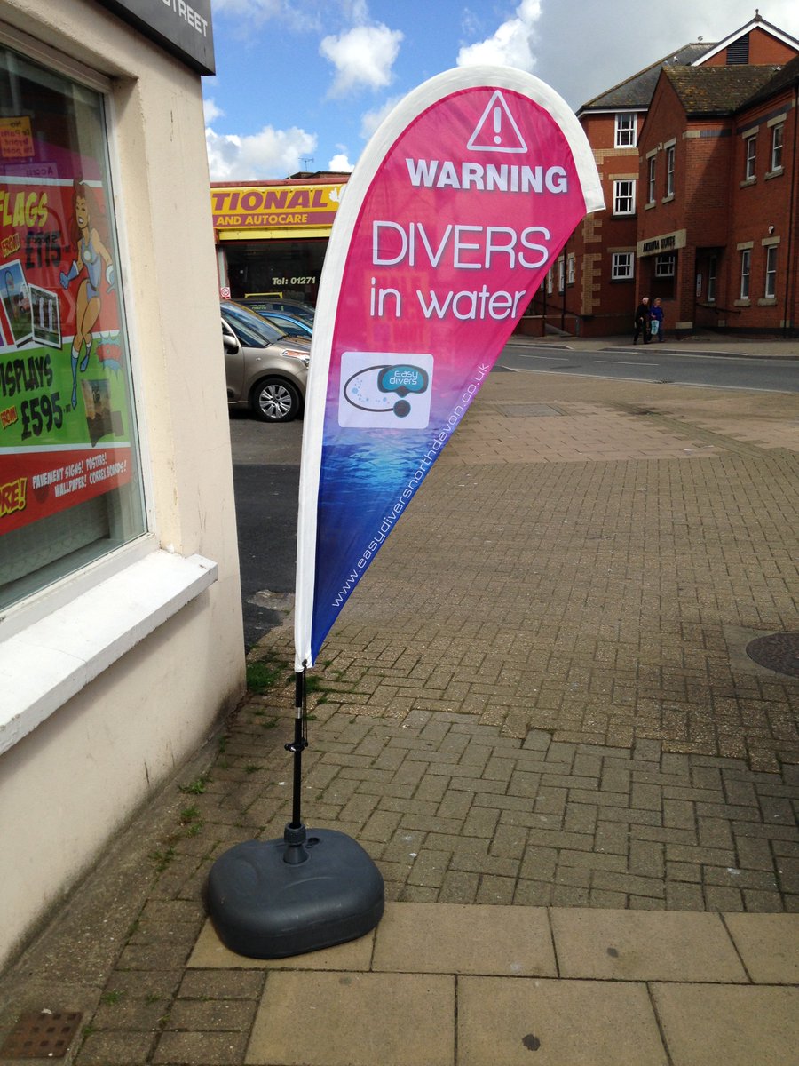 matrix_banners's tweet image. Bright &amp;amp; eye catching Teardrop Flag printed for Easy Divers! #devonprinters #printedflags ow.ly/t2fM302cwzr