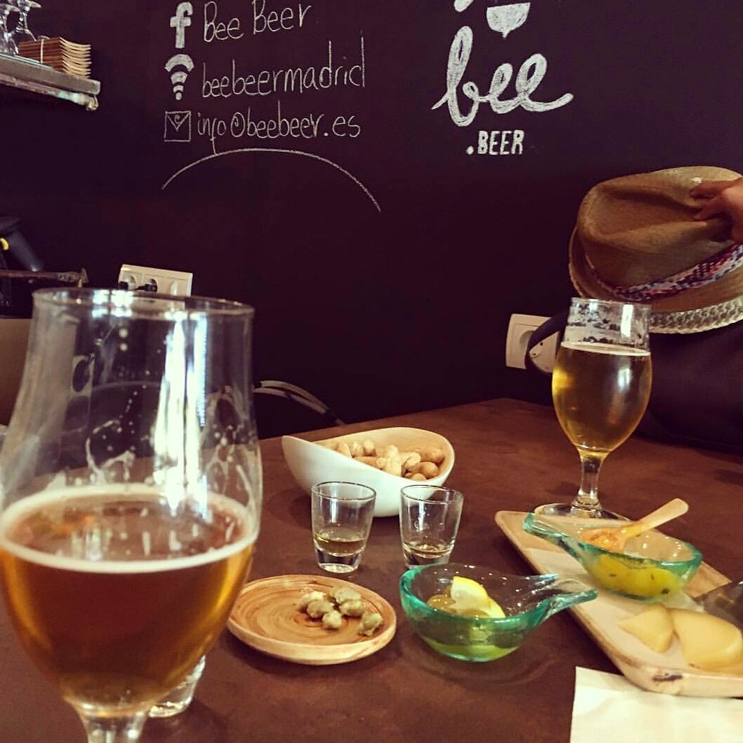 beebeermadrid's tweet photo. "Awesome beers and cheeses! #RomanLager #Matmor #ElephantsChoice #BummingAround" by: @safarijunkies https://t.co/6vw6xgnGVc