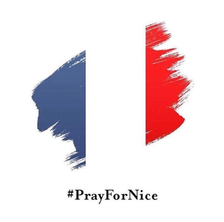 Contra el terrorismo, ni un paso atrás. Nuestros corazones están con las víctimas y el pueblo francés. #PrayForNice
