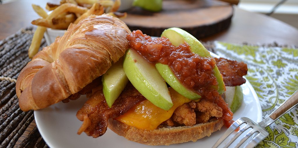 KamsChiliSauce's tweet image. #friedchicken #applepie Sandwich , just add #KamsChiliSauce. 
Get Some @Kroger @Safeway