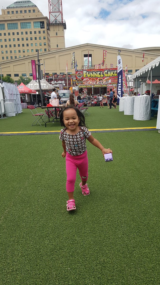 kyleyMC's tweet photo. #ribfest Day 2
#MississaugaRibfest
#RileyLoveMC and moi https://t.co/o1wW2UY08k