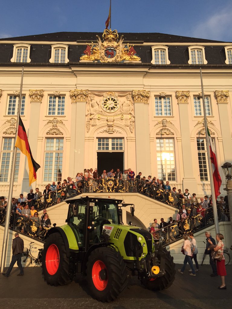 IFAJBonn's tweet photo. #IFAJ2016 😃 https://t.co/0CkDpJtTmd