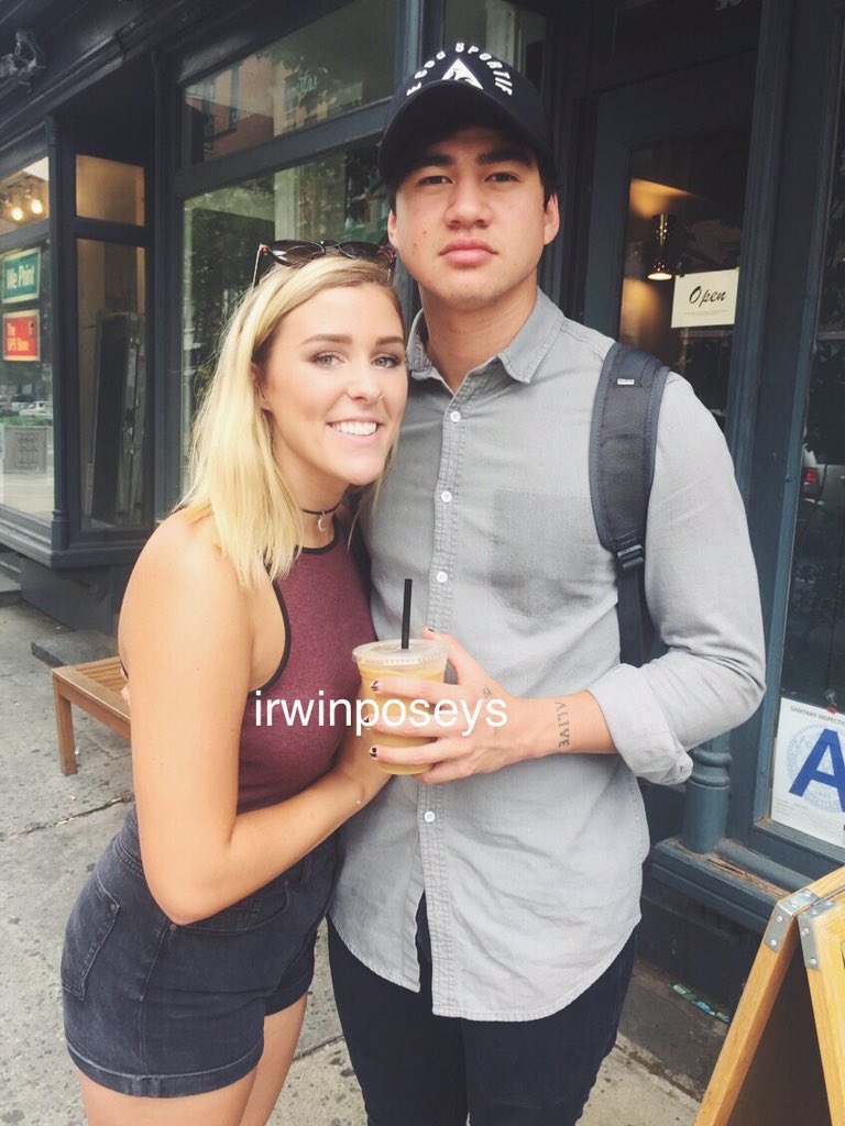 5SOS_Daily's tweet photo. Calum with @irwinposeys today in NY - July15 https://t.co/OyAr17k8Wh