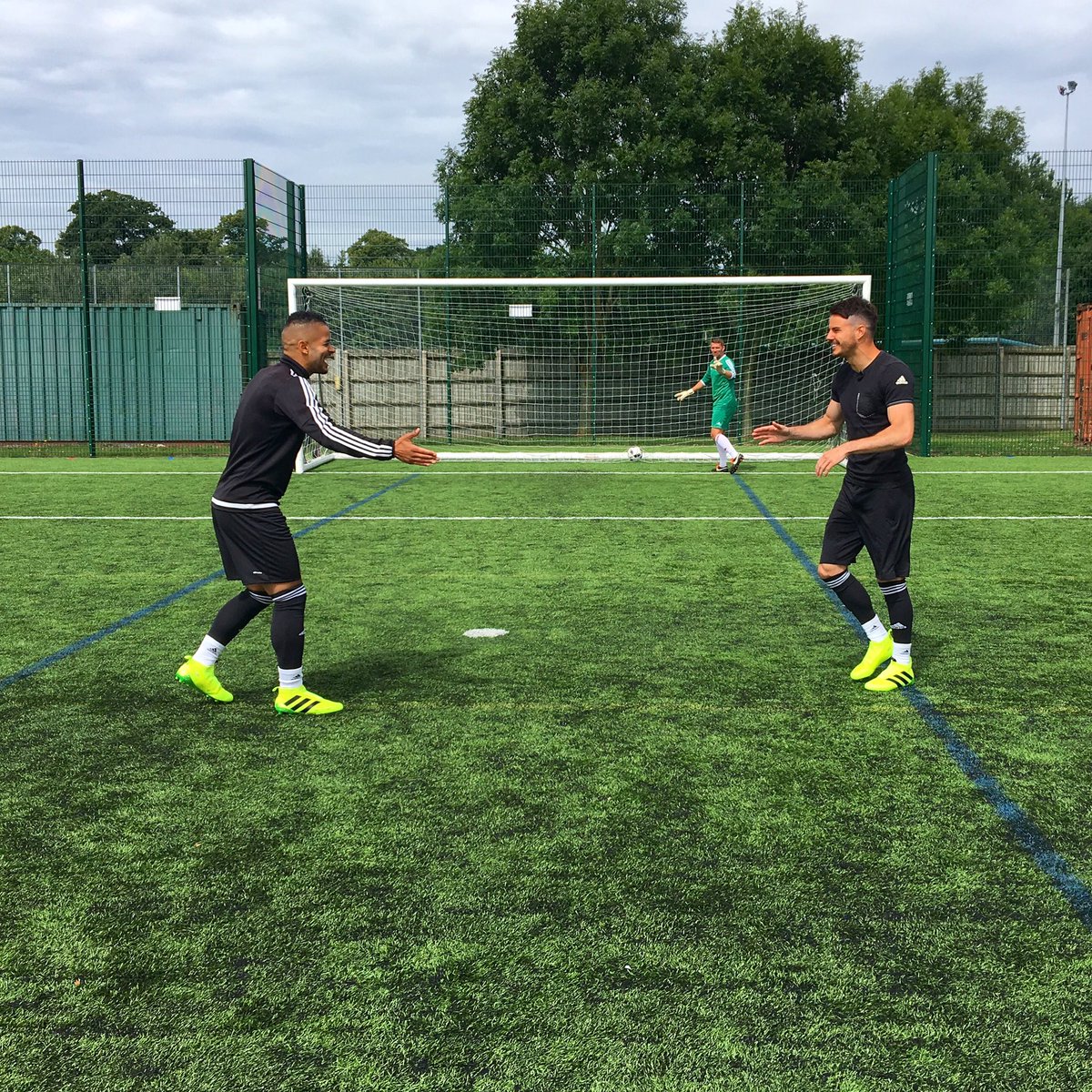 TheF2's tweet image. When your bro scores the perfect penalty... 👌🏼