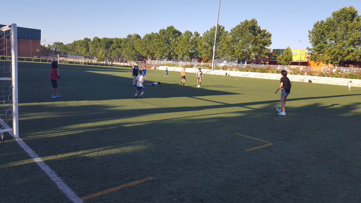Arganda_Ayto's tweet photo. En disputa el torneo madres vs hijos de fútbol Fiestas de La Poveda #Argand https://t.co/f5d91hwJje