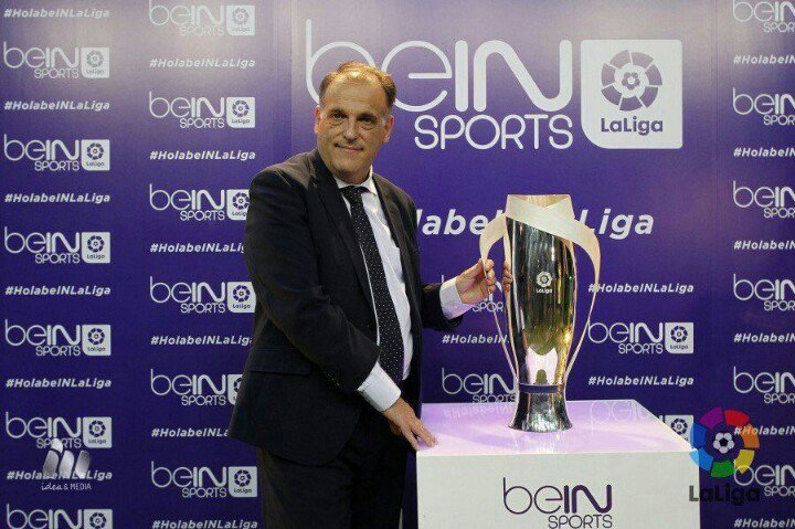 plessbol's tweet photo. La Liga ganti trofi, mirip UEL. https://t.co/Xj2RiNeFlz