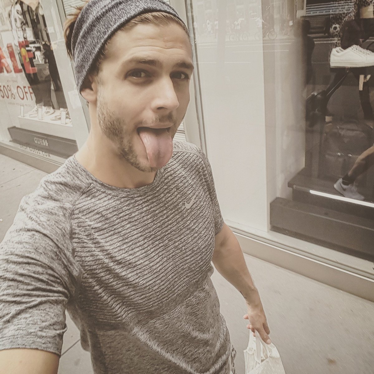 PancheriHoracio's tweet photo. Mucho calor en NYC https://t.co/OlsVC0uEM3