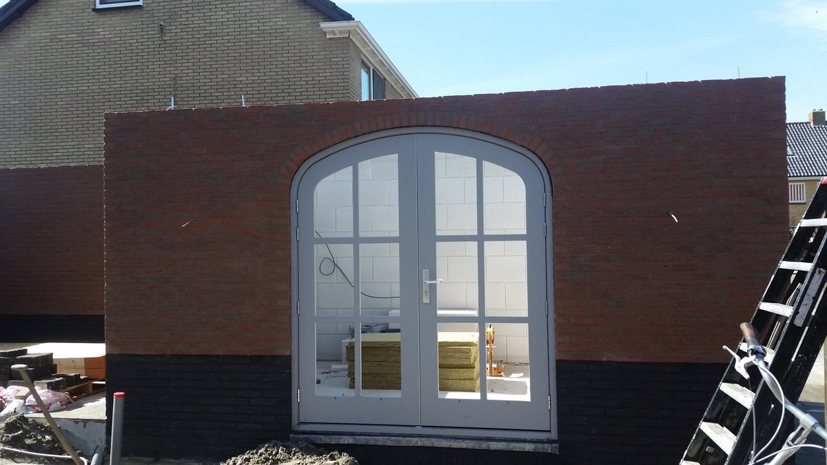 Mooi schuurtje met tuinmuur voor <a href="/TeunExcellent/">Teun van slooten</a> ook weer klaar.