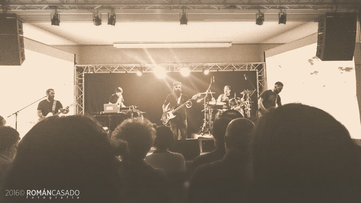 Conciertazo de <a href="/KasparovVsDeepB/">KasparovVsDeepBlue</a> en <a href="/museoevolucion/">MuseoEvoluciónHumana</a> ¡si señor joder, cuanto más os escucho más me gustáis! Directazo