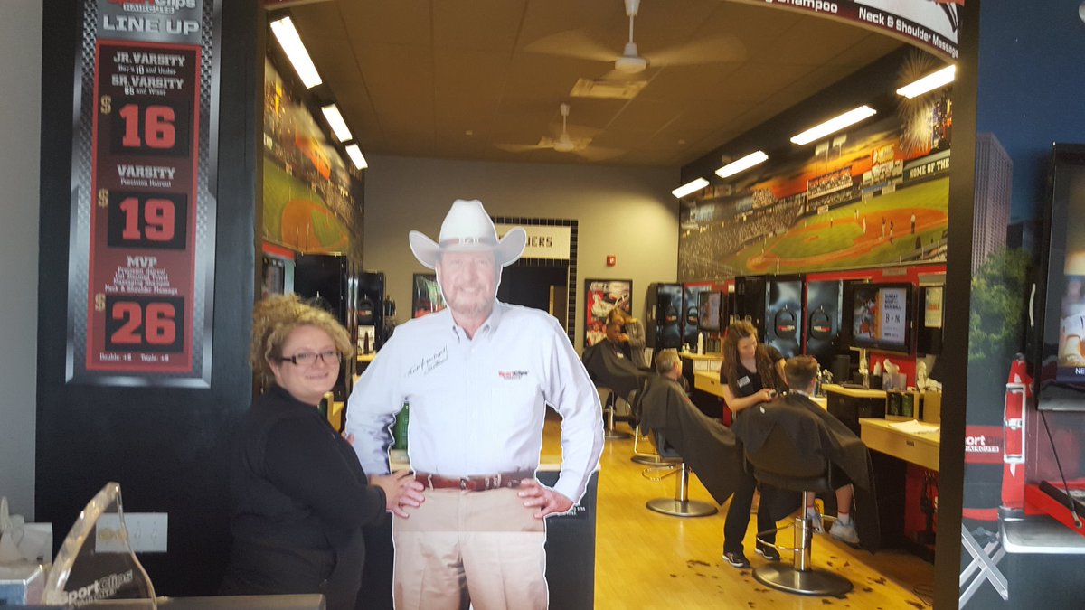 SportClipsTSFH's tweet photo. Gordon is now visiting a busy Long Grove, IL store. #sportclips #stylist #nowhiring #TeamTSFH #FUN https://t.co/c6NvuRgieo