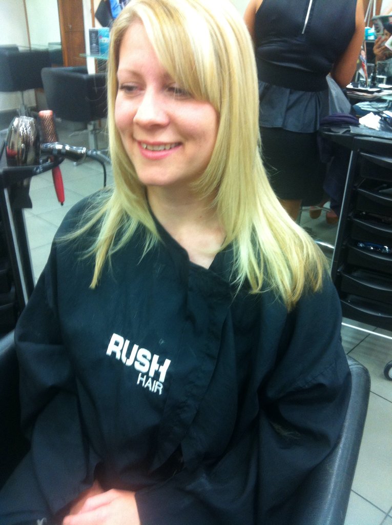 nickiboogie's tweet photo. Highlights the smart way @RUSHHairBeauty Ilford by me . Gorgeous strong blonde #smartbond #lorealpro #clientlovedit https://t.co/PrIKJkjQZB