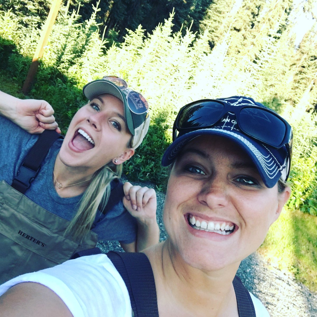 Mary_ElaineJ's tweet photo. Slayin some reds!! #bestfriendweek #alaska #staycation #kenai #bigfishlittlefish #midnightfishing @laurenkole https://t.co/swDNDRfbnG