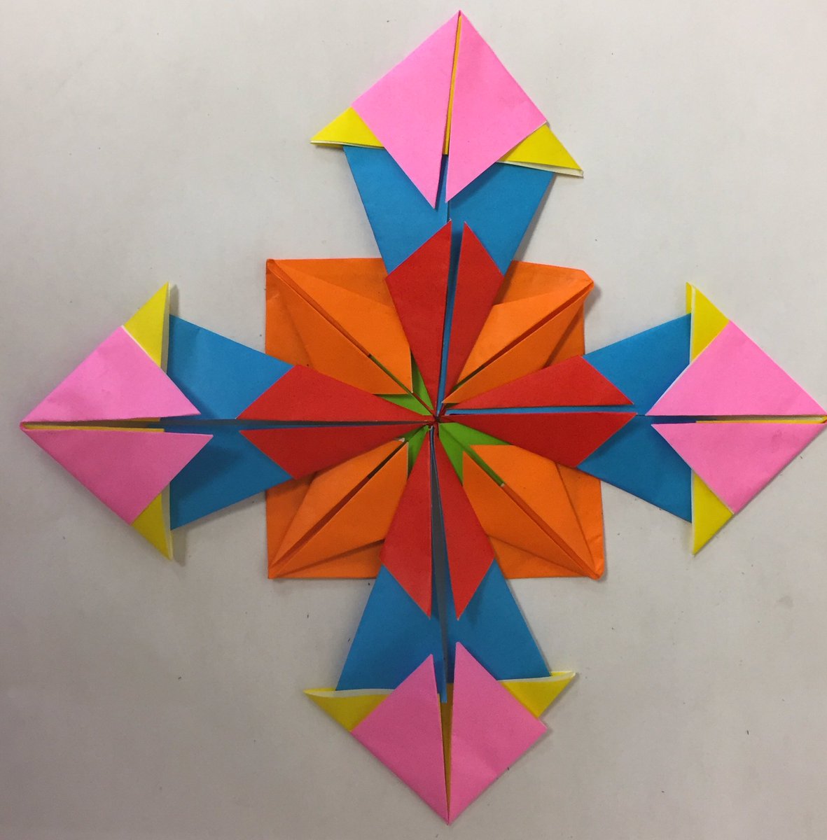 missbethaugust's tweet photo. Symmetry with origami! #SummerEnrichment @CVAdultSchool https://t.co/J5a1SyfPly