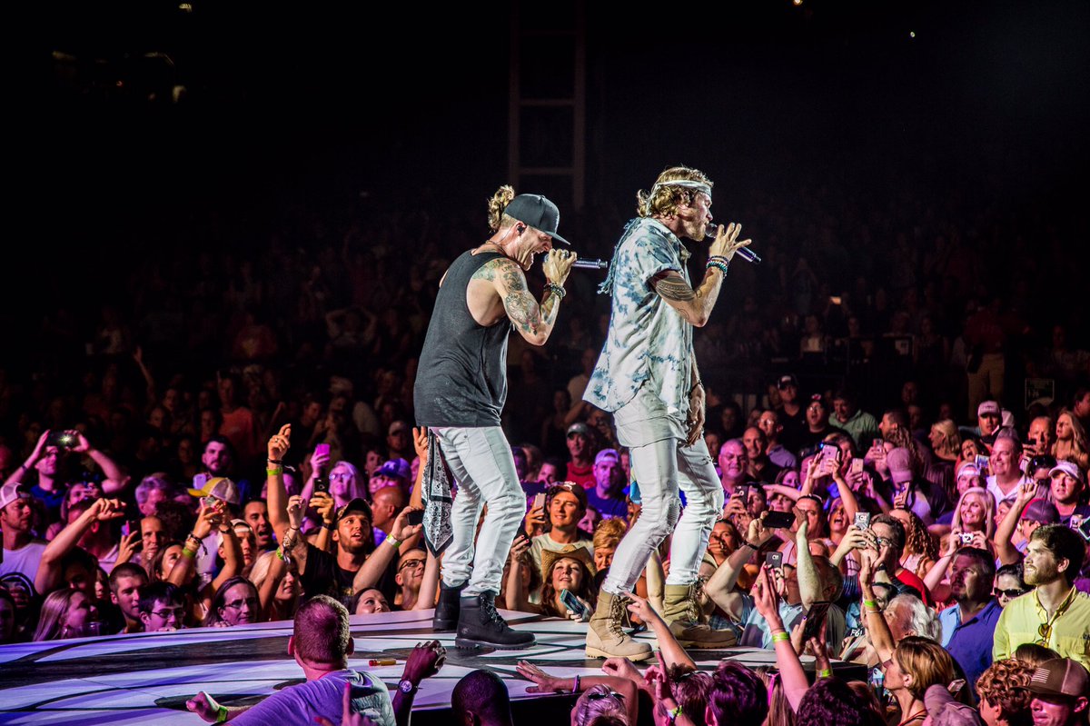 FLAGALine's tweet photo. VA Beach we're here and ready!!!! #digyourrootstour https://t.co/sKE5D1B6Wu