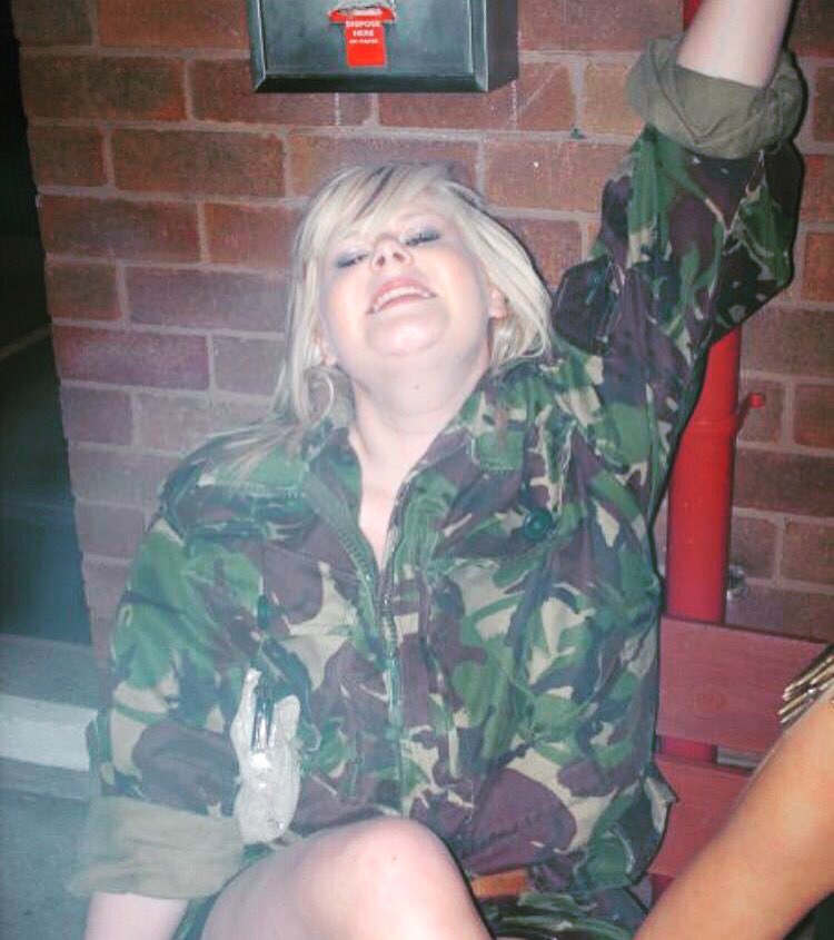 kymsnape's tweet photo. Can't cope with how beautiful I am in this photo 🙋🏼😂 #throwback https://t.co/FdwKq5NcR5