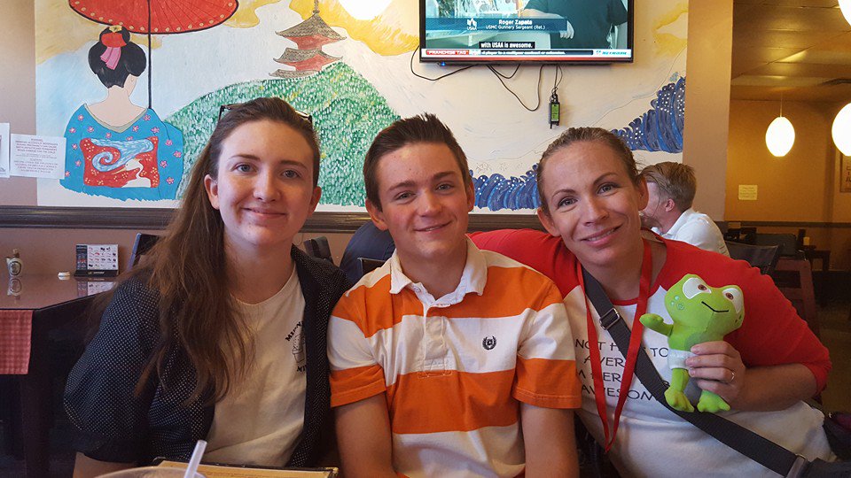 signingtime's tweet image. Lunch Break with Rachel, Alex, Leah...and Hopkins at our Instructor Retreat! 🐸😀 #signingtimeacademy #whereishopkins