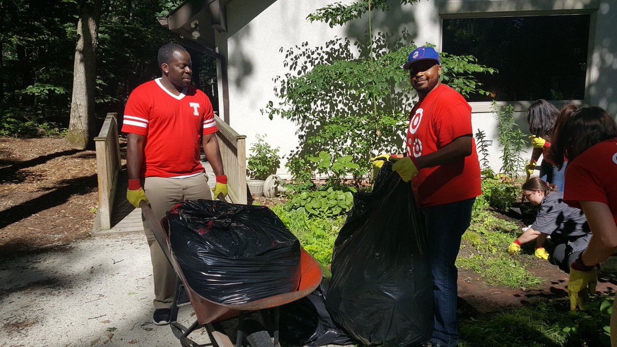 18Emtz's tweet photo. Making a difference in our community!! https://t.co/V3A8Y9ZAEZ