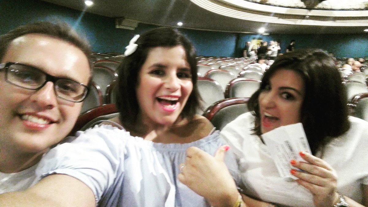 itzi_jimenez's tweet photo. Esperando para ver al magnífico @Goyojimenez @r_m_86 @marinafvb  #comoniños #sueñocumplido #happy https://t.co/f1EDLY4q3r