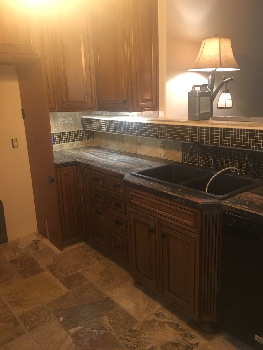 S_RFlooring's tweet photo. Glass and travertine backsplash https://t.co/WPtNvDn16B
