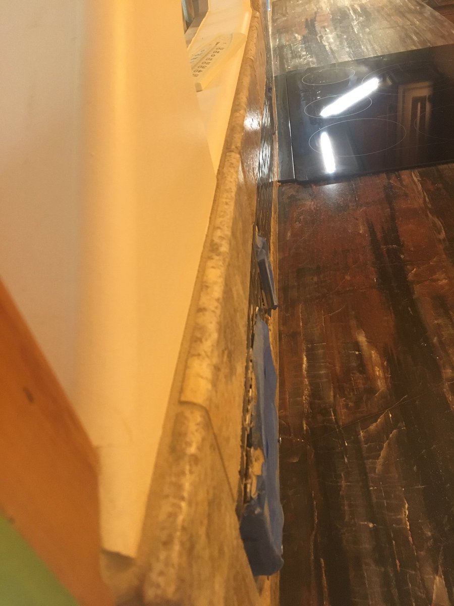 S_RFlooring's tweet photo. Glass and travertine backsplash https://t.co/WPtNvDn16B