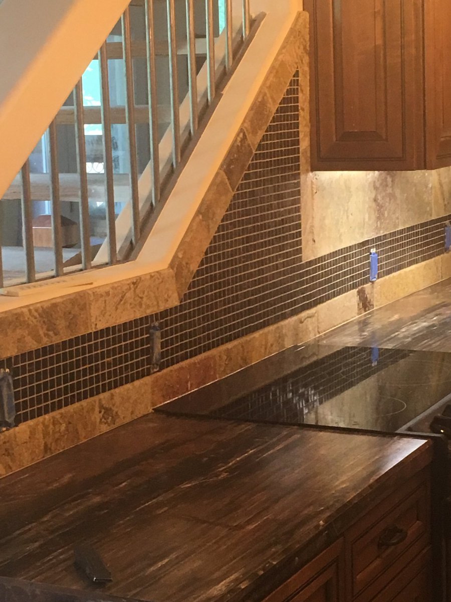 S_RFlooring's tweet photo. Glass and travertine backsplash https://t.co/WPtNvDn16B