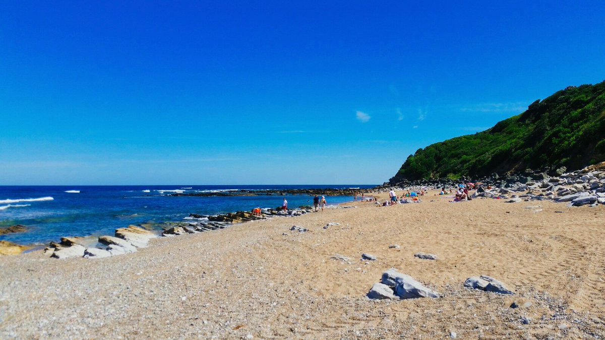 BPM64600's tweet photo. [BON PLAN]🌟La #plage du #Cenitz🌟Sans la folie touristique ! 🌞😎👌
#paysbasque #magique https://t.co/8vN93BosfF