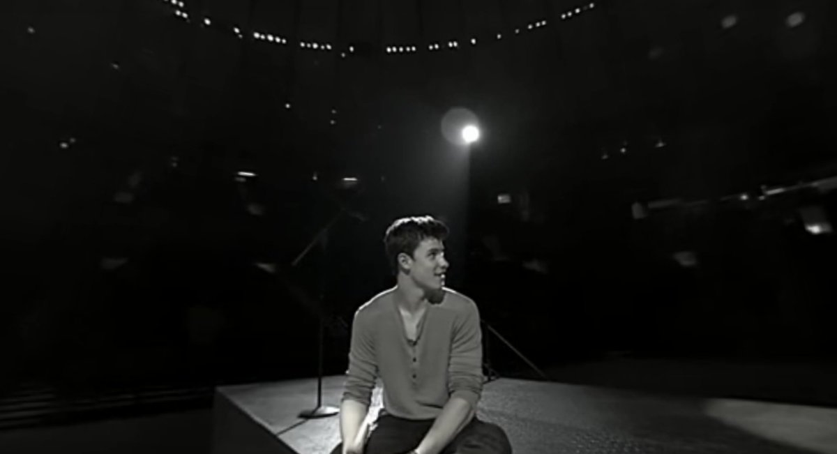 ShawnMendes's tweet photo. Check out MSG in 360 with me here 😊 https://t.co/aYvIeIkyeW + MSG tickets onsale tomorrow at https://t.co/fcCR8p2aL0 https://t.co/RscyJuMXE9
