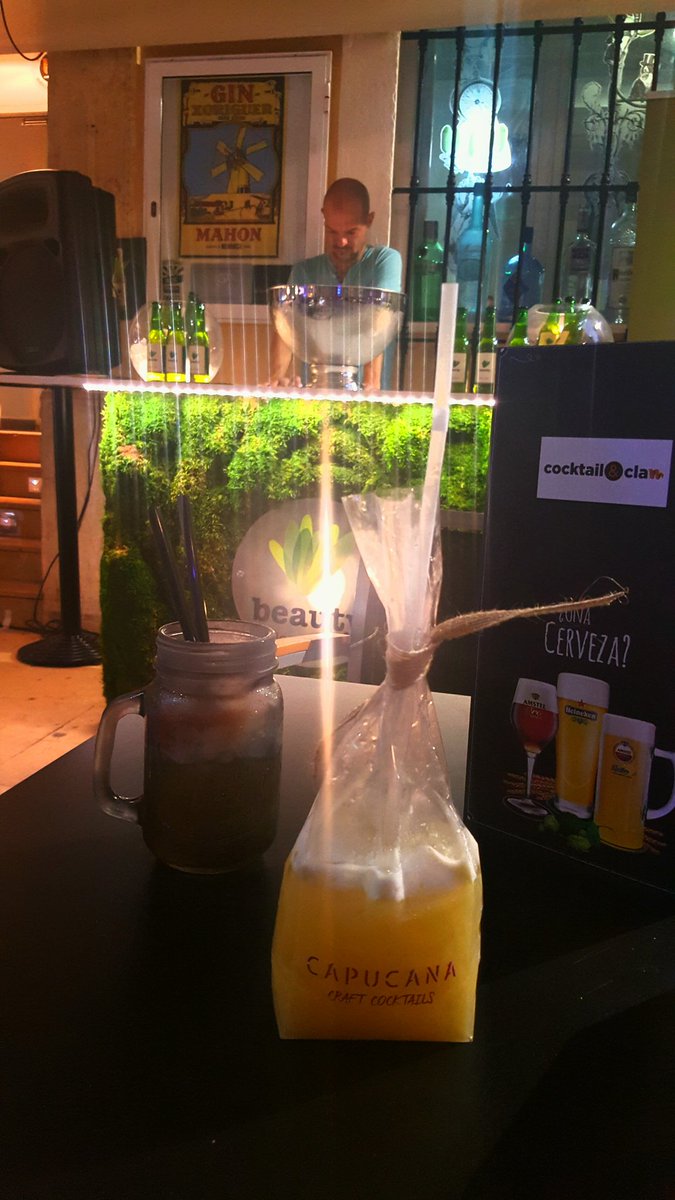 PatriCosin's tweet photo. #aniversarielclam #capucana #cocktails&amp;more #tardeoelclam https://t.co/zpmf5Qc23I