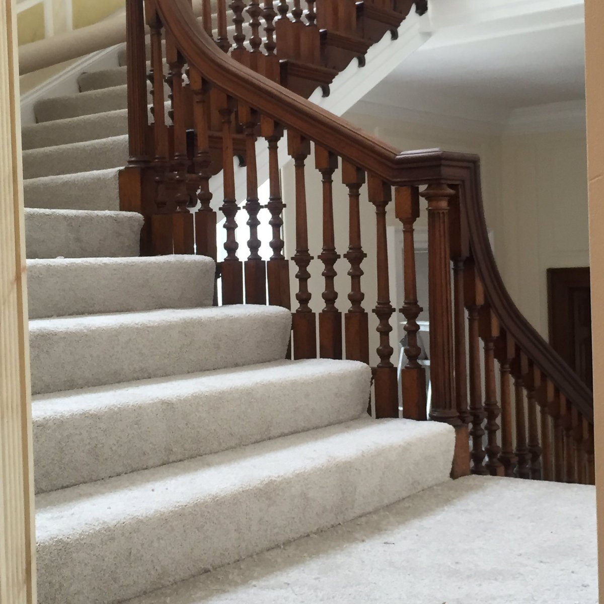 nscarpets's tweet image. #countryhouse with a grand entrance #luxury