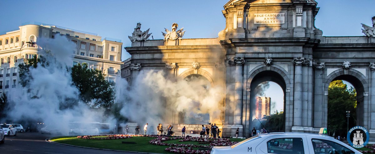 HogarSocial_'s tweet photo. Acción en la Puerta de Alcalá por los atentados de Niza: El yihadismo destruye europa mientras le abrimos la puerta https://t.co/P4W2fh4ryA