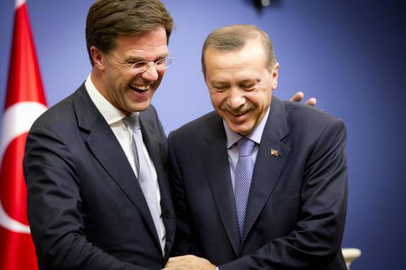 FBrand2's tweet photo. Erdogan gaat politiek asiel aanvragen in NL. Willen wij die schurk ?  Mark wel. #nieuwsuur #staatsgreep https://t.co/qWFCILKk1q