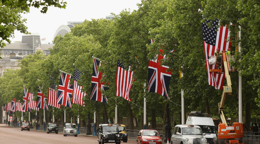 Marketplace's tweet photo. How to reassure American investors that the U.K.'s economy is going to be all right: https://t.co/y1Vcpqu9om https://t.co/B1HQ7sNClx