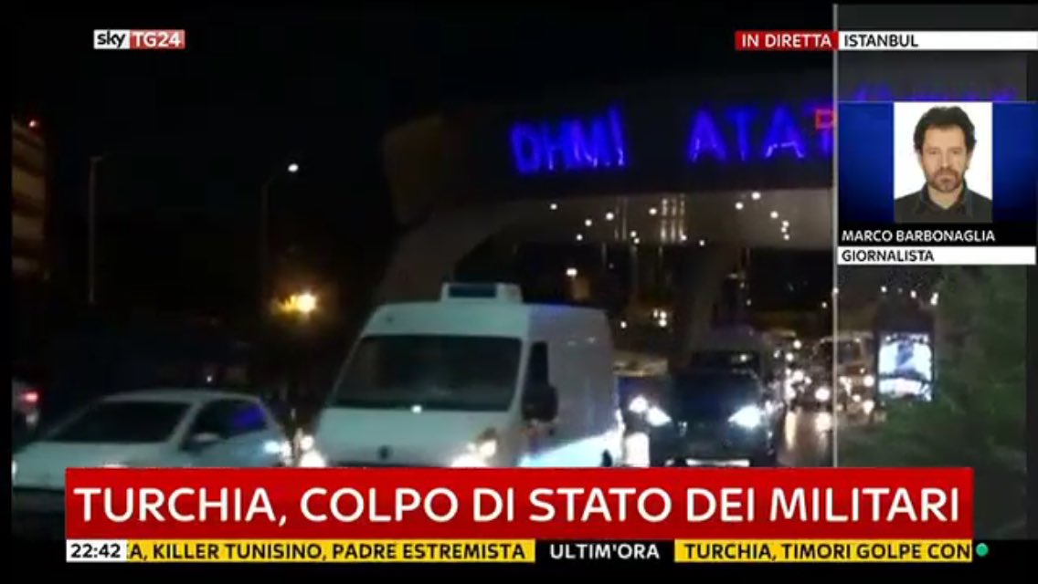 SkyTG24's tweet photo. #Turchia, colpo di Stato dei militari. La diretta: https://t.co/cDqTVlDB0v https://t.co/3JGqNiyvsx