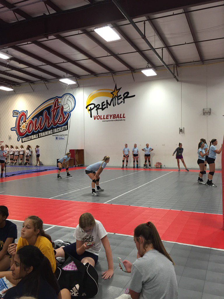 JennyWashburn's tweet image. A-G at UNO volleyball team camp. #letsgetthisseasonstarted