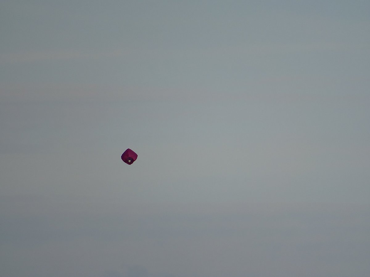 JanWindNL's tweet photo. #UFO boven @Bergentheim?  ........ Uit nader #onderzoek is gebleken dat het om een #wensballon ging. https://t.co/hPg79sJD2K