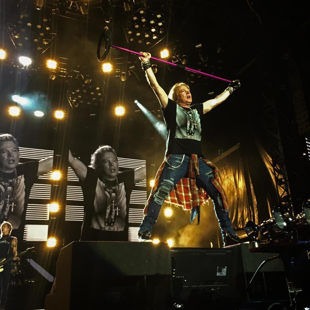 TeamGunsNRoses's tweet photo. Axl Pic by Wes Orshoski #gunsnroses #NotInThisLifetime #GnFnR #GNRPhiladelphia #GNRPhilly https://t.co/n3mOSPmh7m https://t.co/6vbtdeHfX5
