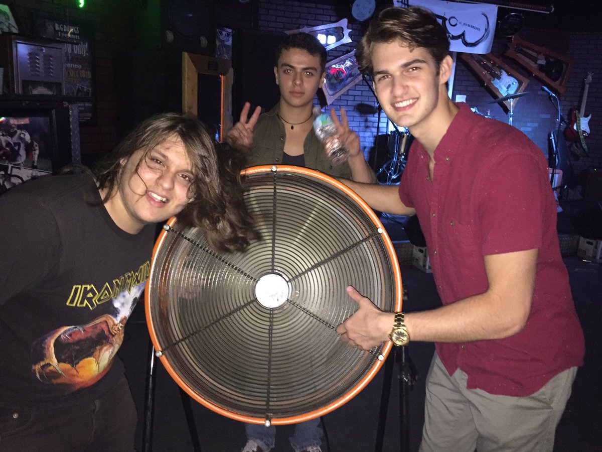 _fubarlive's tweet photo. #quick meet #n greet w more #fans right before our show, we start in 6 so get out here #lil bitches #Realfubarhours https://t.co/h8iiUcGnXO