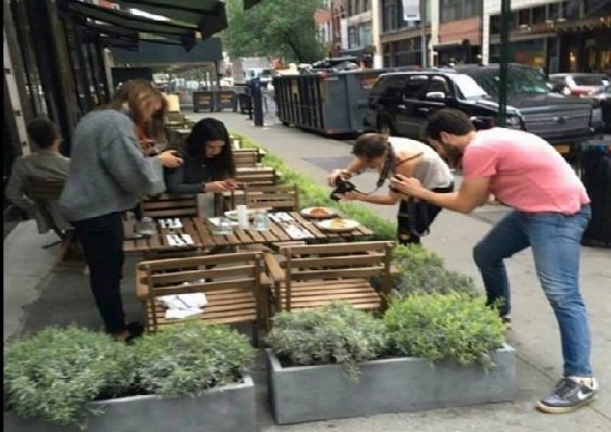 eldeforma's tweet photo. Instagram ofrecerá cursos de autoayuda a quienes le toman fotos a su comida https://t.co/cBPU3647DY https://t.co/KqCqPT6C1R