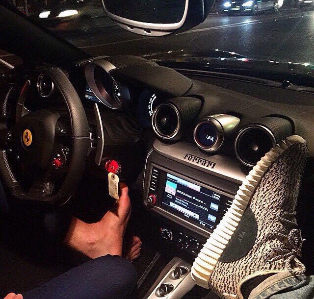 bdSneakers's tweet photo. 🔥💰 Yeezy Boost 350 💰🔥
Disponible sur: https://t.co/GwKWiEImjn https://t.co/ZSn5deyLhK
