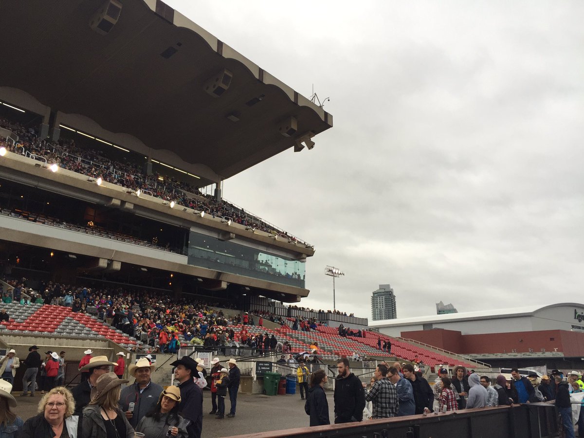 guardiantower's tweet photo. We're here to watch the chuckwagon races at the @calgarystampede! https://t.co/3zNcxijLxc